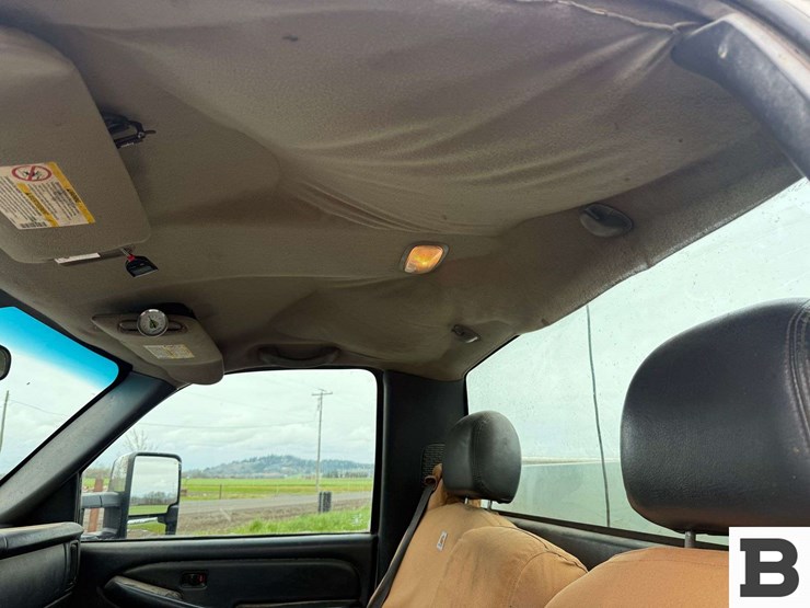 2002-chevrolet-silverado-2500-image-43