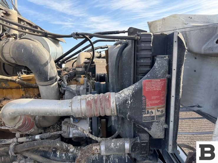 2001-peterbilt-330-image-32