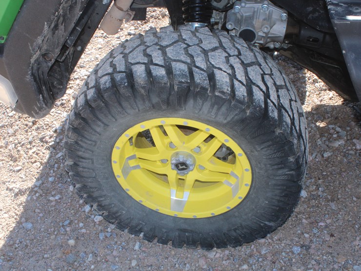 2023-john-deere-gator-image-14