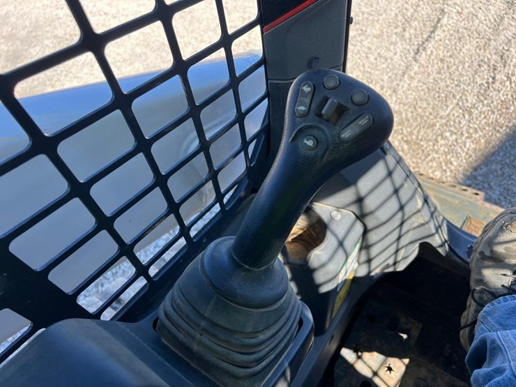 2022-bobcat-t64-image-19