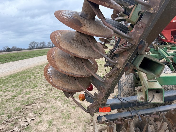 john-deere-25-image-26