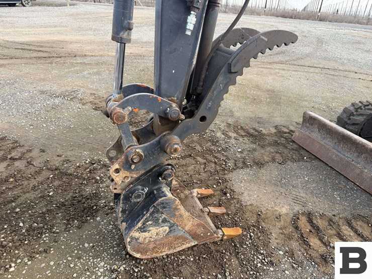 2012-deere-35d-image-40