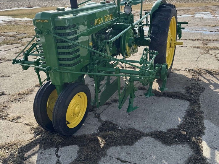 john-deere-h-image-2