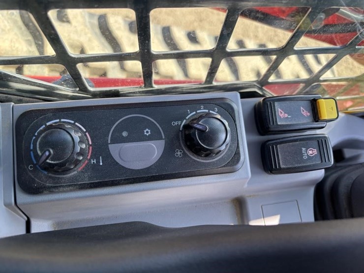 2024-kubota-svl75-3-image-28