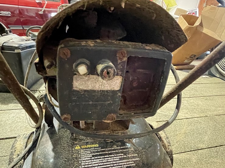 #7206-•-john-deere-torpedo-heater-image-15