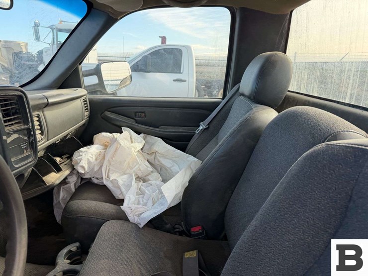 2005-chevrolet-silverado-3500-image-24