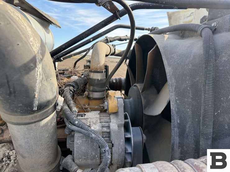 2001-peterbilt-330-image-33