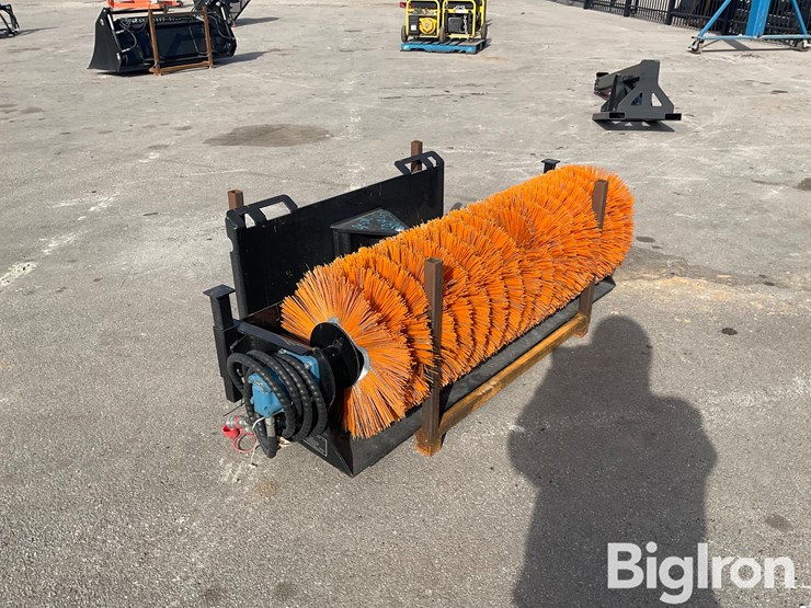 2025-massey-ferguson-730-image-3