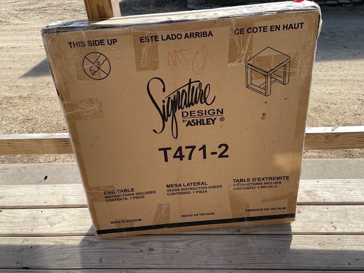 #3526-•-new-ashley-signature-end-table-image-1
