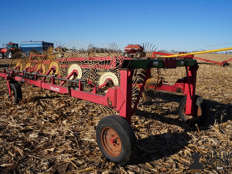 tonutti-12-wheel-hay-rake-image-7