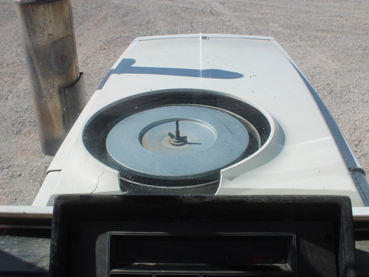 #1015-•-case-4490-tractor-image-31