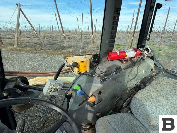 2008-new-holland-tn85fa-image-38