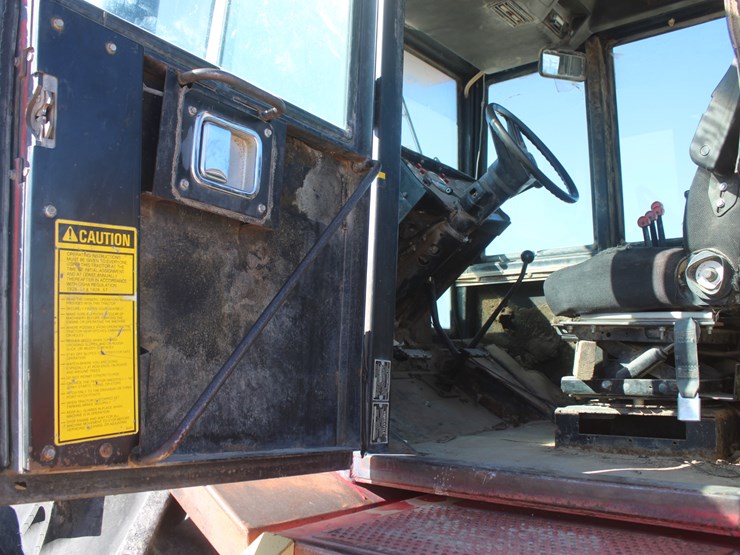 1980-versatile-875-image-84