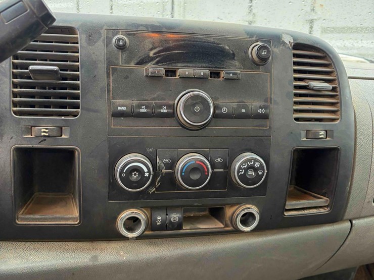 2012-chevrolet-2500-image-15