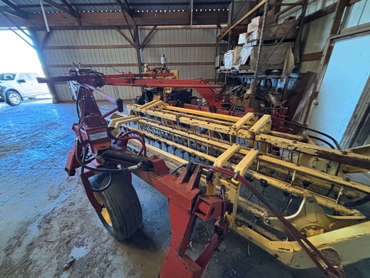 new-holland-216-image-5