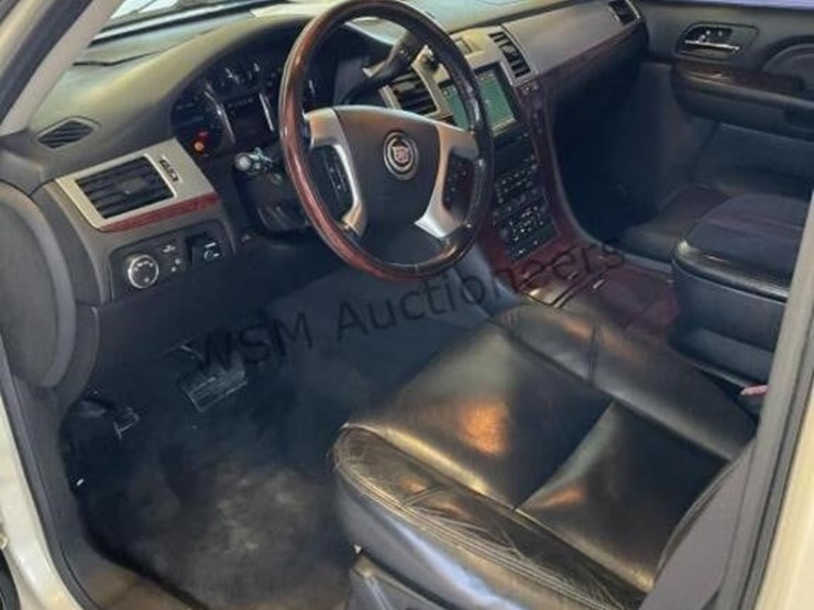 2008-cadillac-escalade-esv-image-19