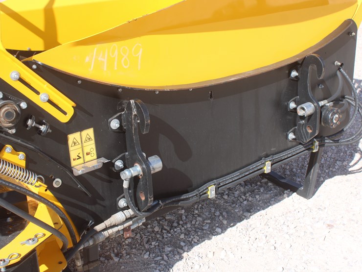 #1017-•-yellow-x24-bale-shredder-image-24