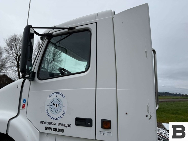 2001-volvo-vnl-tractor-truck---albany,-or-image-17