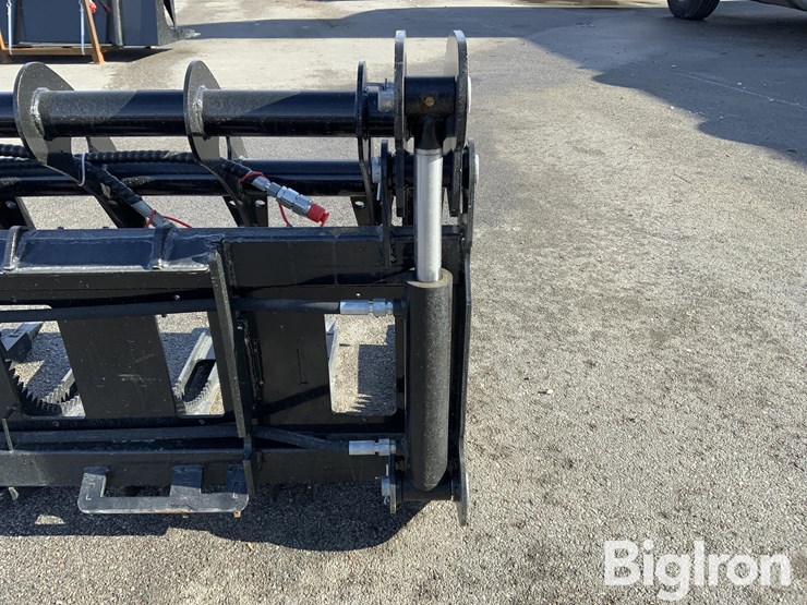 2025-massey-ferguson-730-image-12