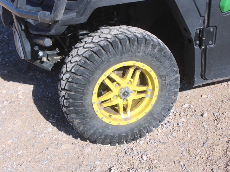 2023-john-deere-gator-image-10