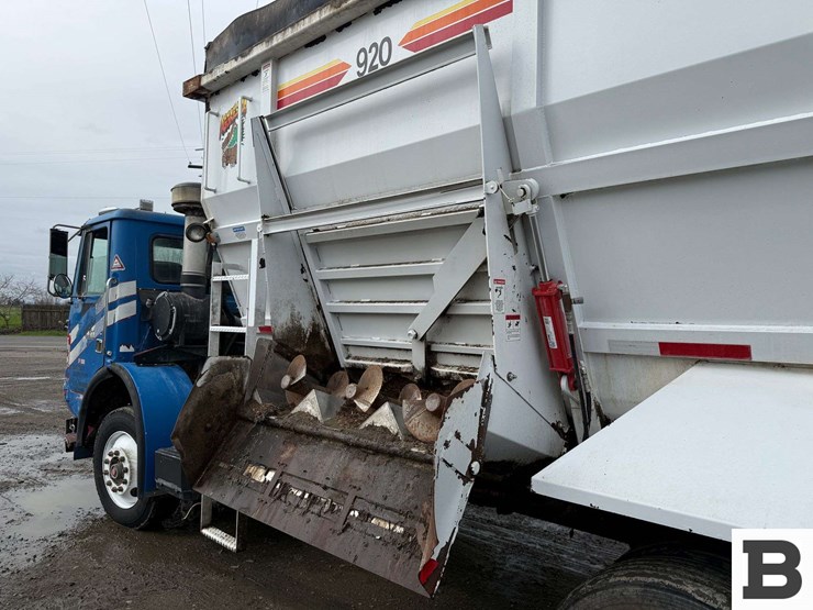 1996-volvo-wx-feed-truck---albany,-or-image-33