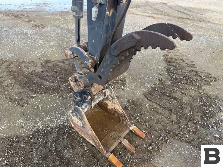 2012-deere-35d-image-42