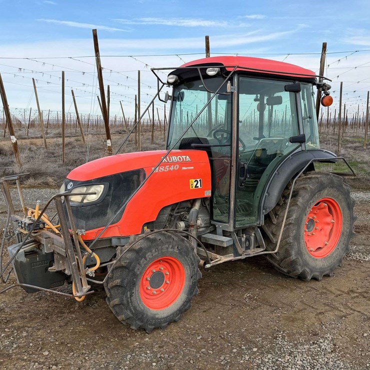 2014 KUBOTA M8540HD