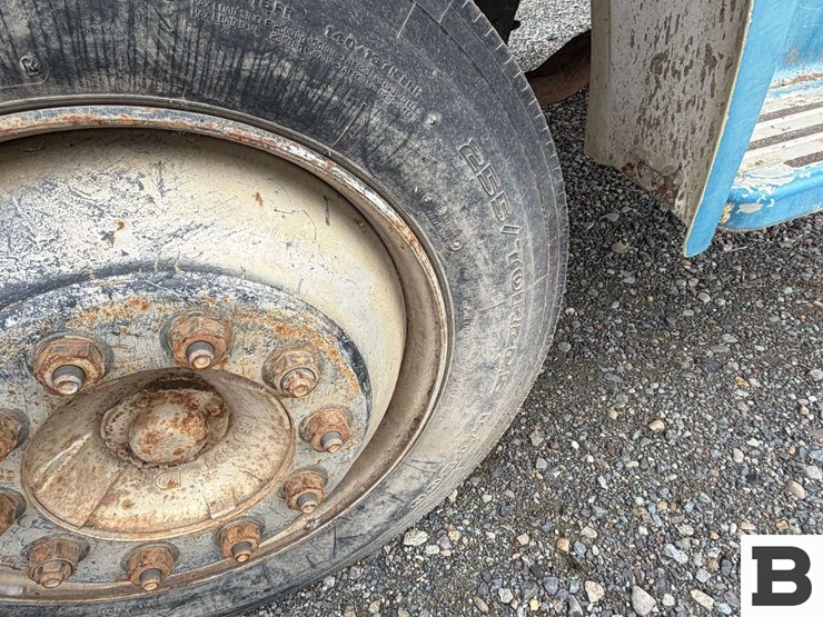 1992-ford-f700-image-11