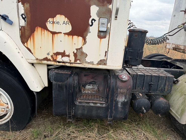 #41247-•-inop-1978-international-f-2275-daycab-truck-image-25