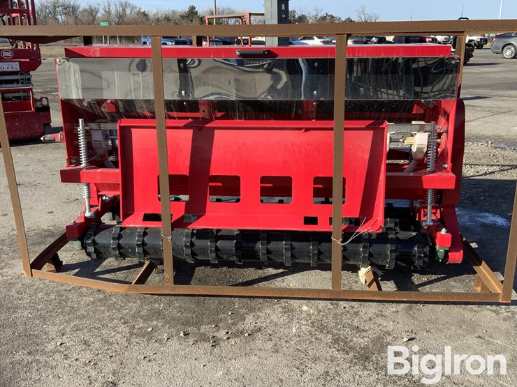 2025-massey-ferguson-730-image-6