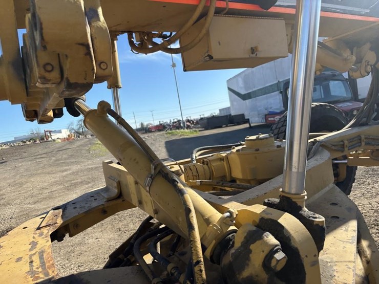 caterpillar-143h-image-20