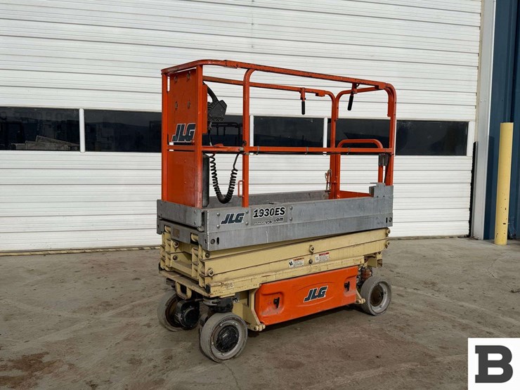 2011-jlg-1930es-image-3