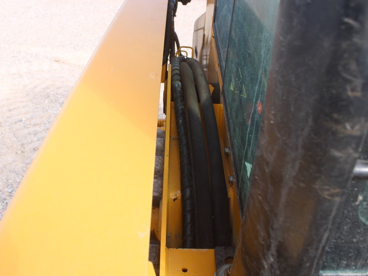 john-deere-325-image-51