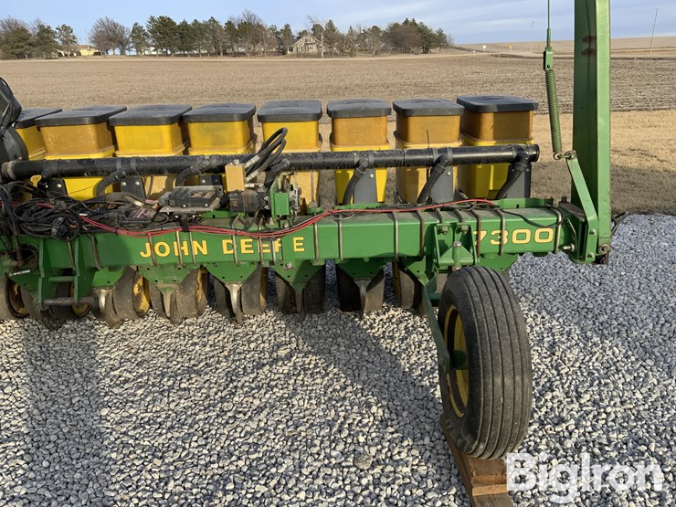 john-deere-7300-image-9