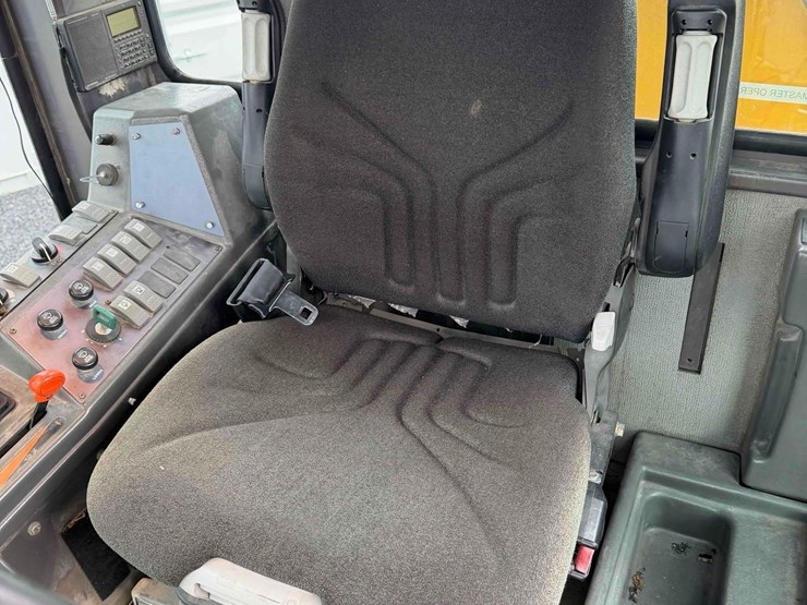 2005-volvo-g710b-image-36