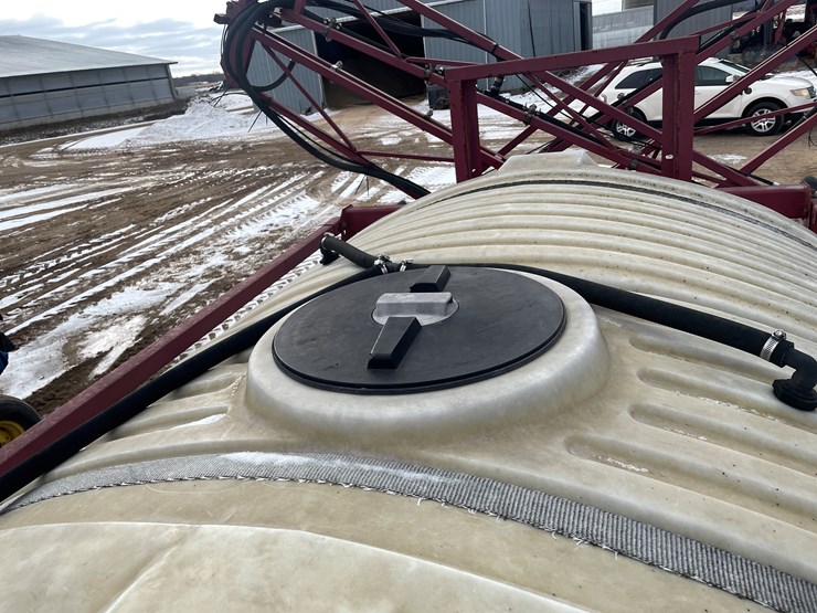 #1062-•-miller-pro-60'-sprayer-(somerset,-wi)-image-31