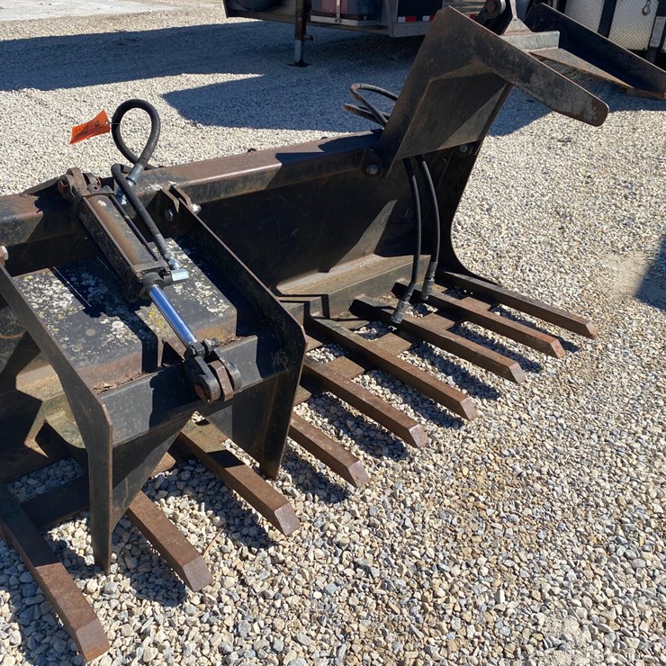 #9124 • Universal Mount Grapple Bucket (Helenville, WI)