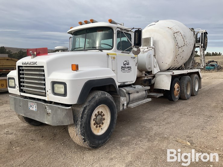 1995-mack-rd690s-image-1