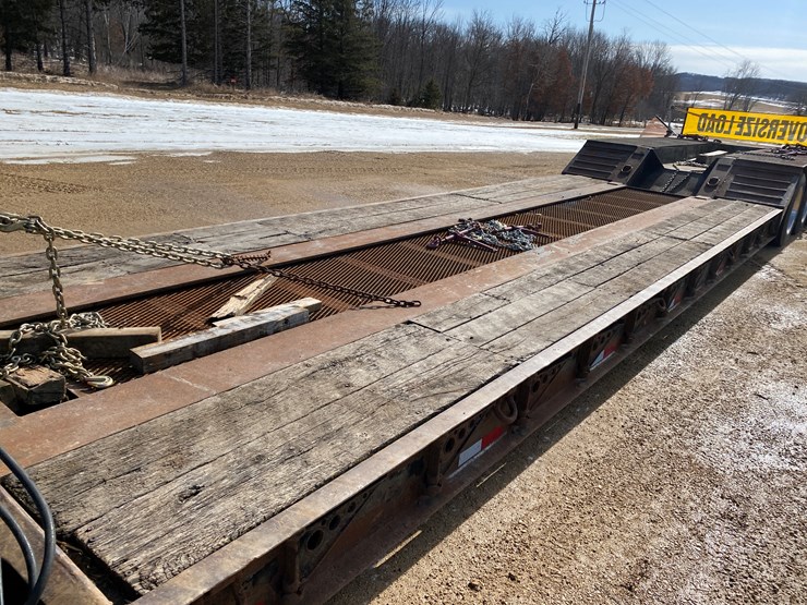 #1100-•-2010-witzco-rg-50-tri-axle-lowboy-semi-trailer-(has-wi-title)-(colfax,-wi)-image-18