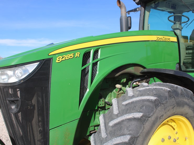 john-deere-8285r-image-11