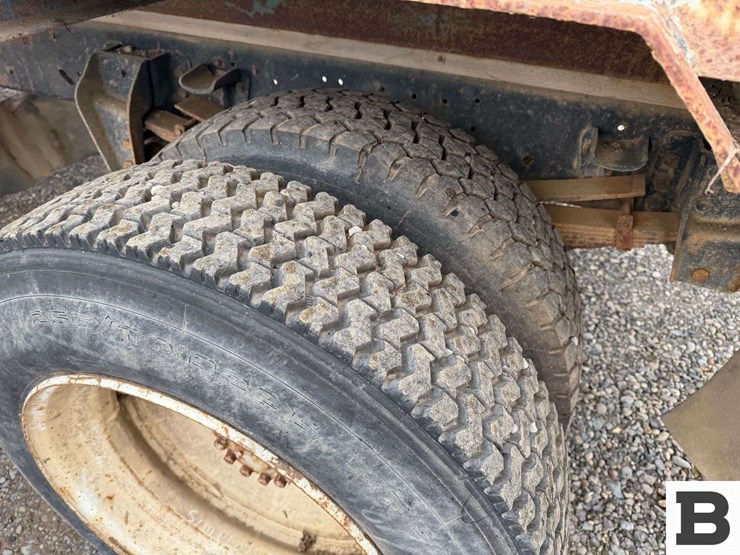 1992-ford-f700-image-17