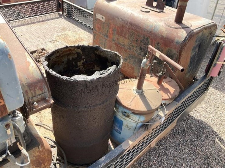 9ft-6in-steel-work-bed-w/-compressor-&-fuel-tank-image-7