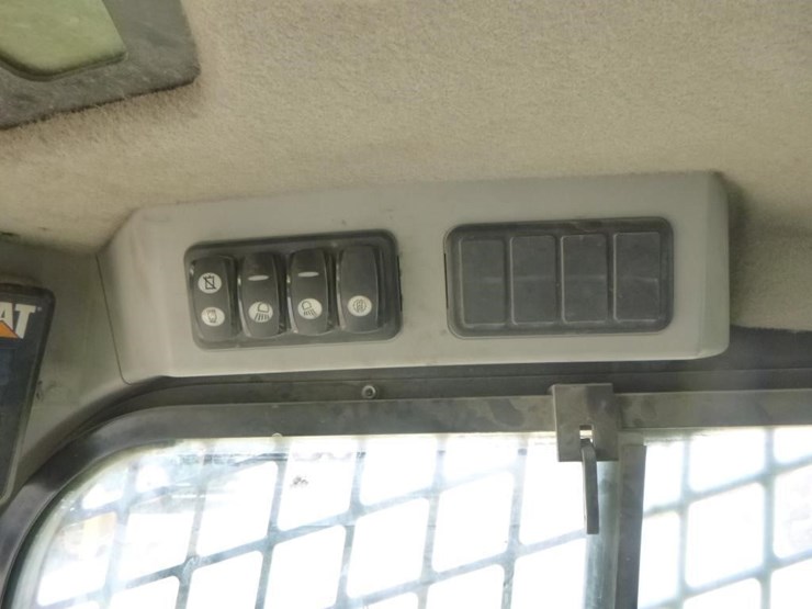 2015-caterpillar-299d2-image-24