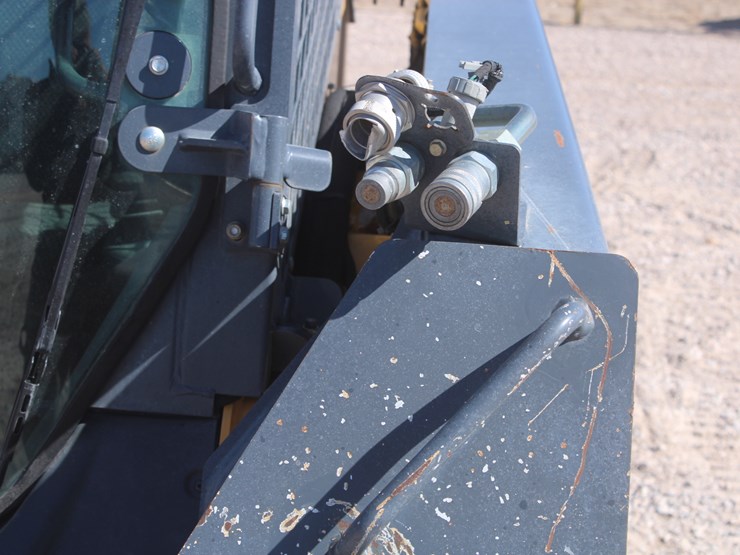 2011-deere-326d-image-16