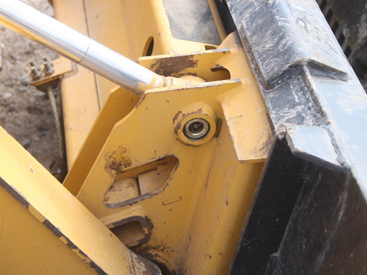 john-deere-325-image-49