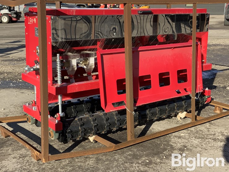 2025-massey-ferguson-730-image-7