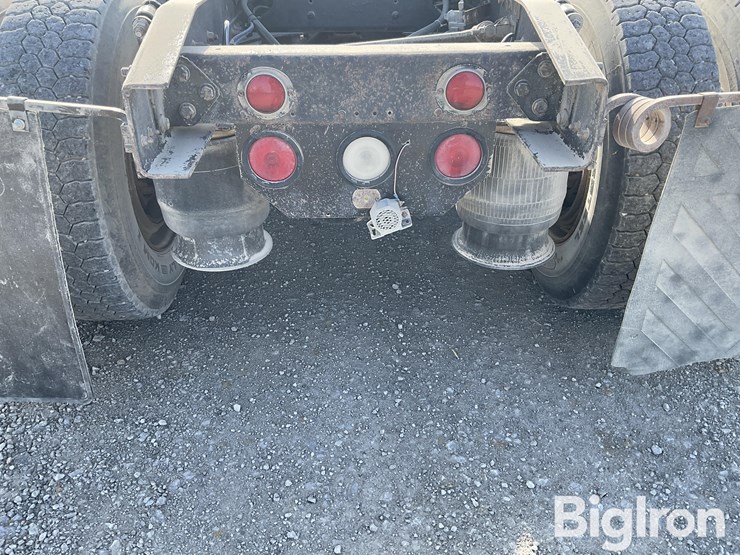 1999-freightliner-fld112-image-13