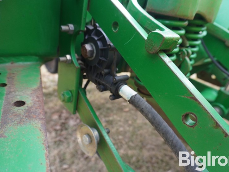 2005-john-deere-1770-image-12