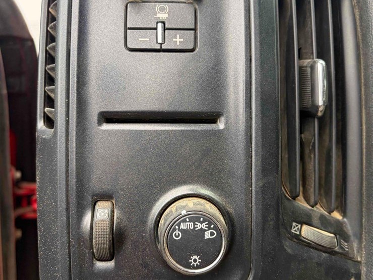 2017-chevrolet-2500-image-15