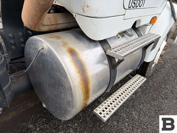 1998-volvo-wca-tractor-truck---reardan,-wa-image-47